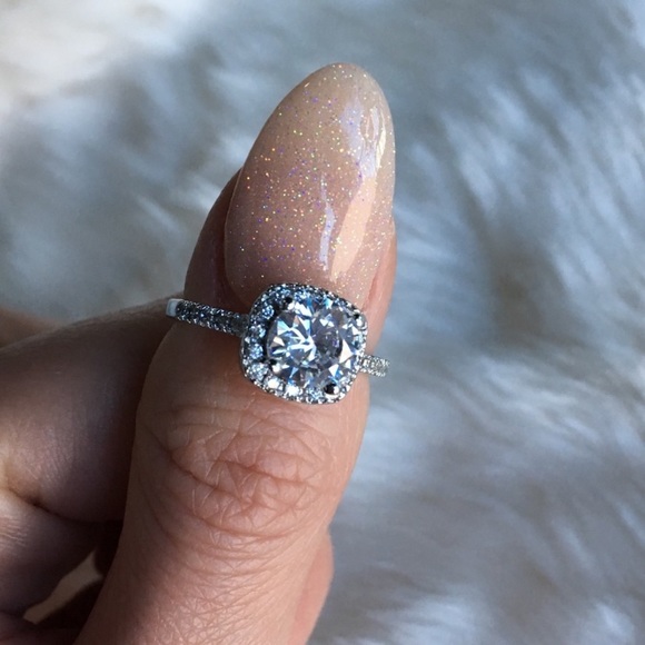 Cushion Cut Round Diamond Ring - Picture 4 of 7